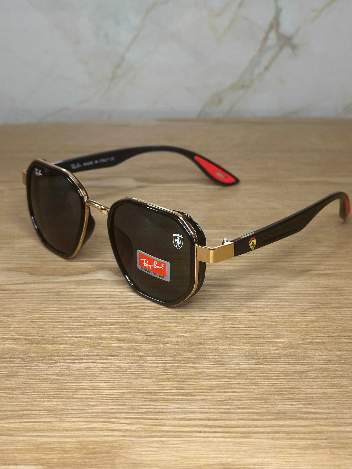 Gafas de sol ray-ban scuderia ferrari doradas con negro polarizadas