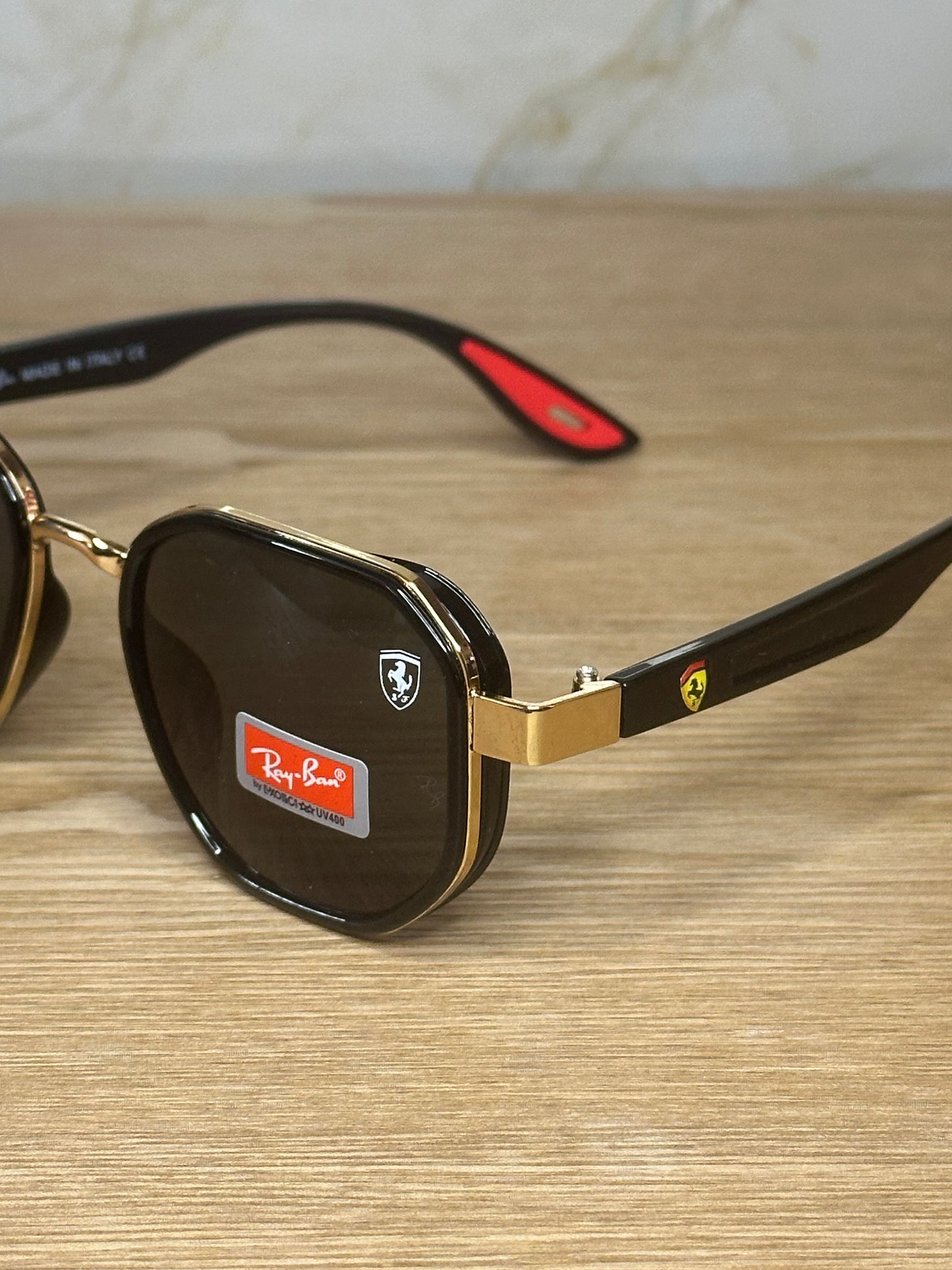 Gafas de sol ray-ban scuderia ferrari doradas con negro polarizadas