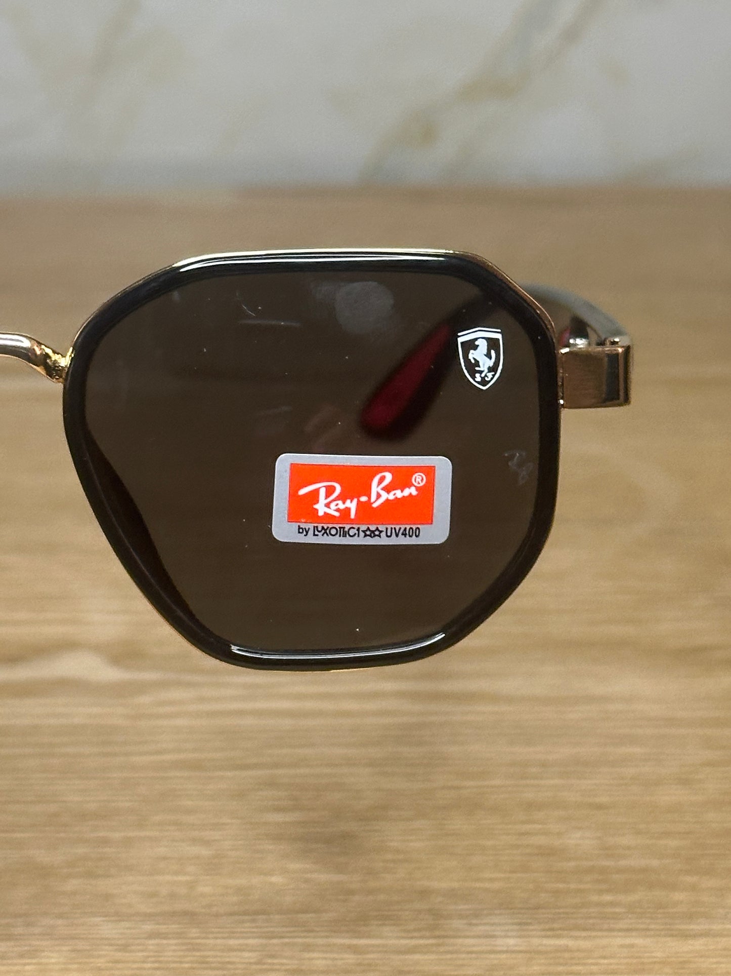 Gafas de sol ray-ban scuderia ferrari doradas con negro polarizadas