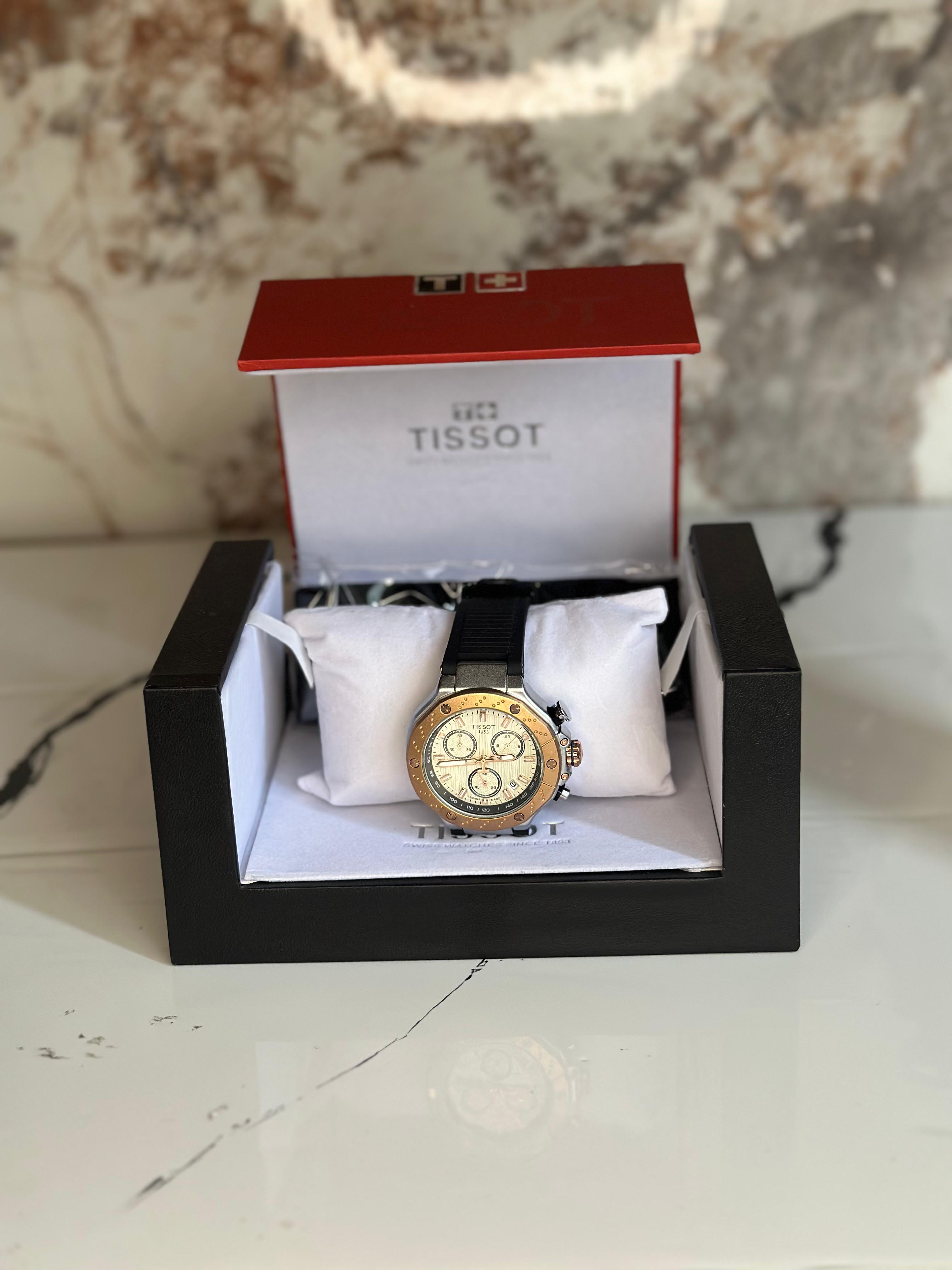 Reloj Tissot edición especial MOTO GP fondo blanco correa oscura bisel dorado y plateado