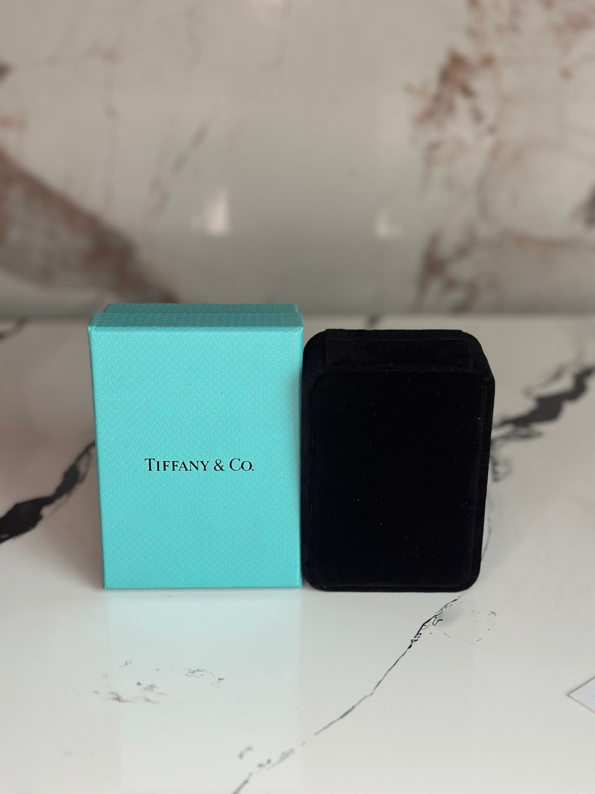 pulsera tiffany & co plateada con oscuro