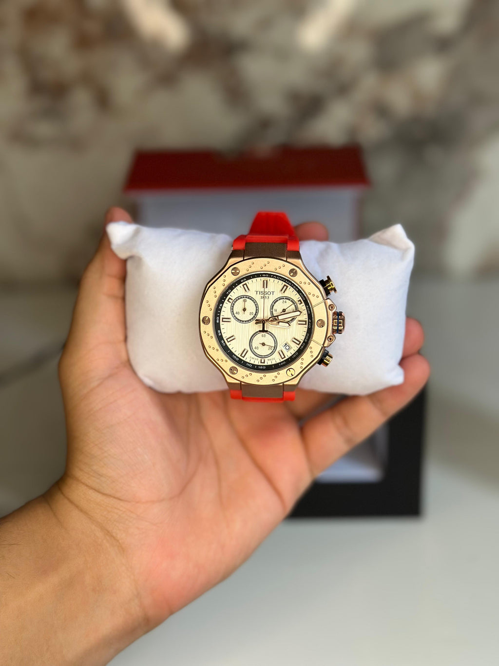Reloj Tissot edición especial MOTO GP fondo blanco pulsera roja bisel dorado