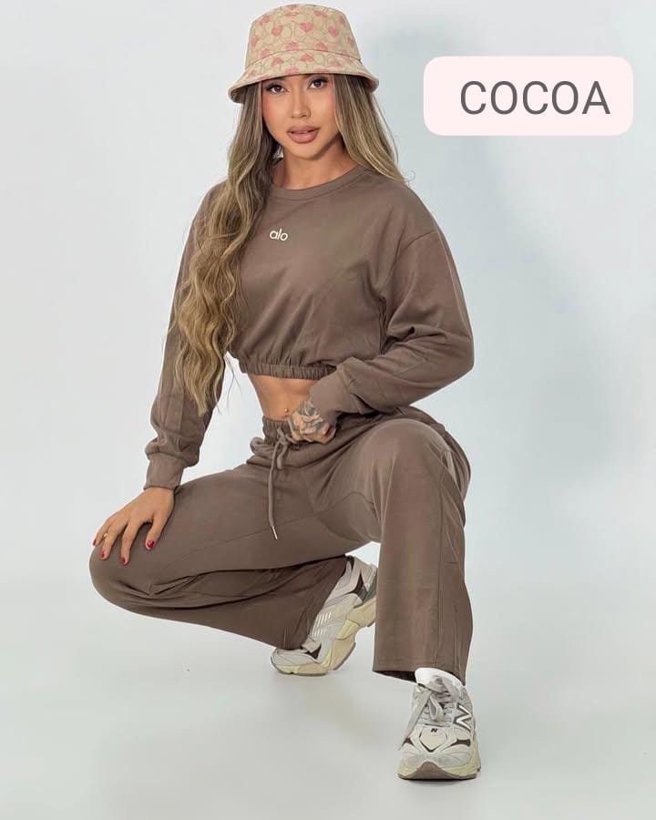 conjuntos Alo yoga color cacao