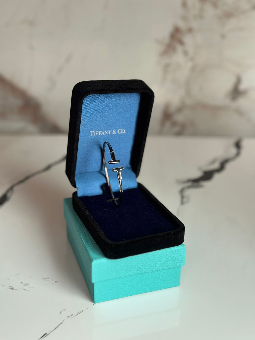 pulsera tiffany & co plateada con oscuro