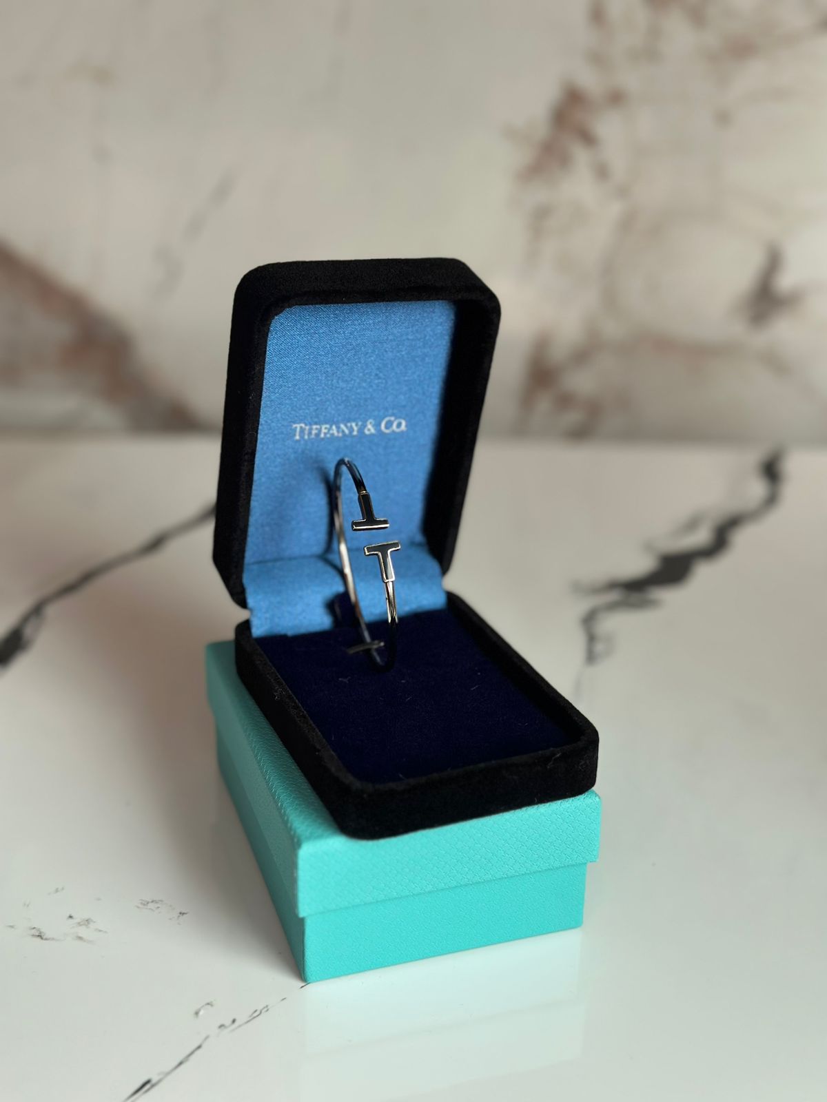 pulsera tiffany & co plateada con oscuro