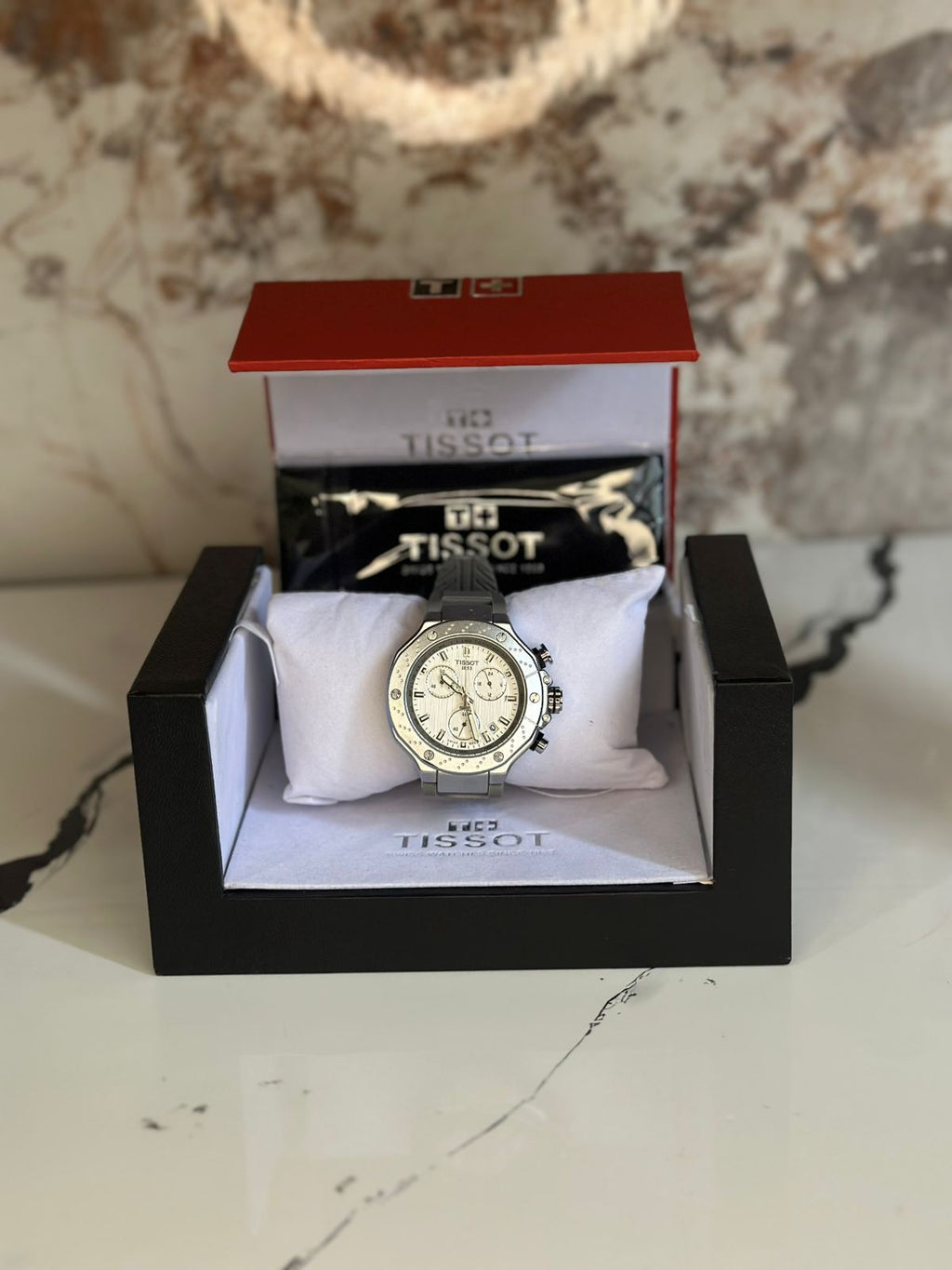 Reloj Tissot edición especial MOTO GP fondo blanco pulsera gris bisel plateado