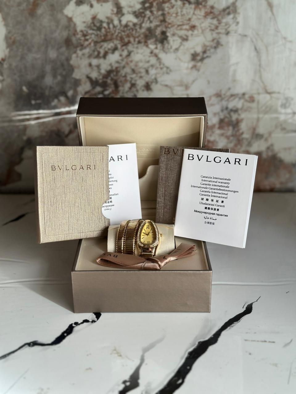 RELOJ BULGARI DORADO FONDO DORADO