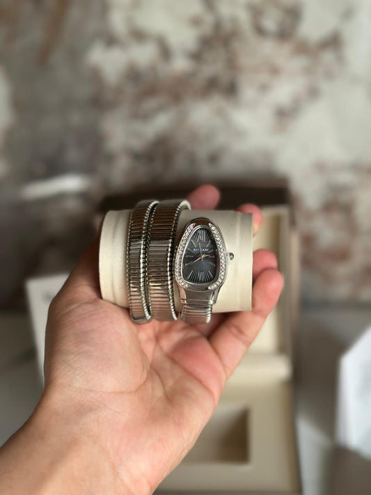 RELOJ BULGARI PLATEADO CON FONDO NEGRO