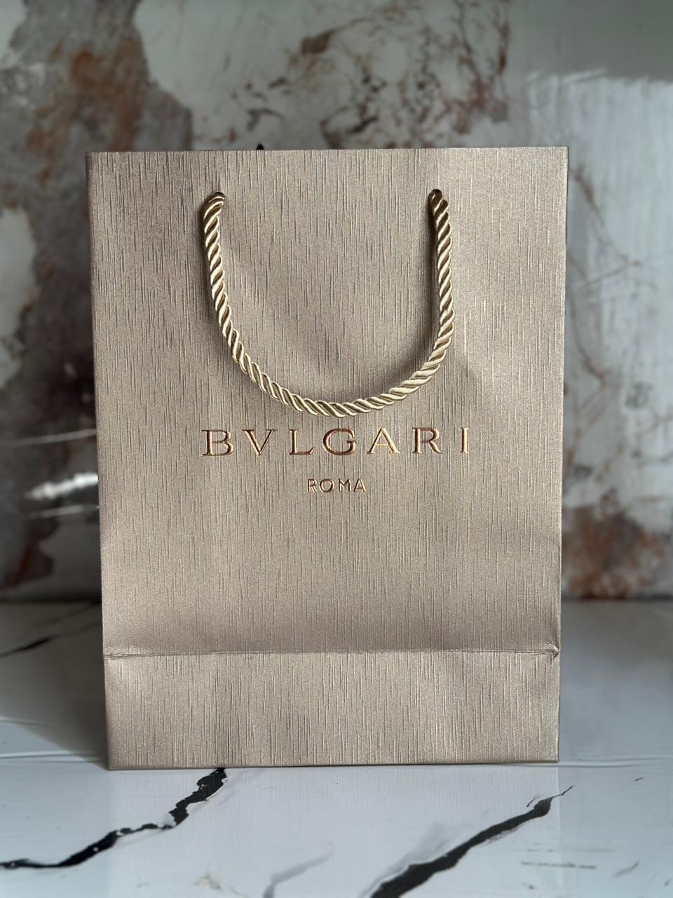 RELOJ BULGARI PLATEADO CON FONDO BLANCO